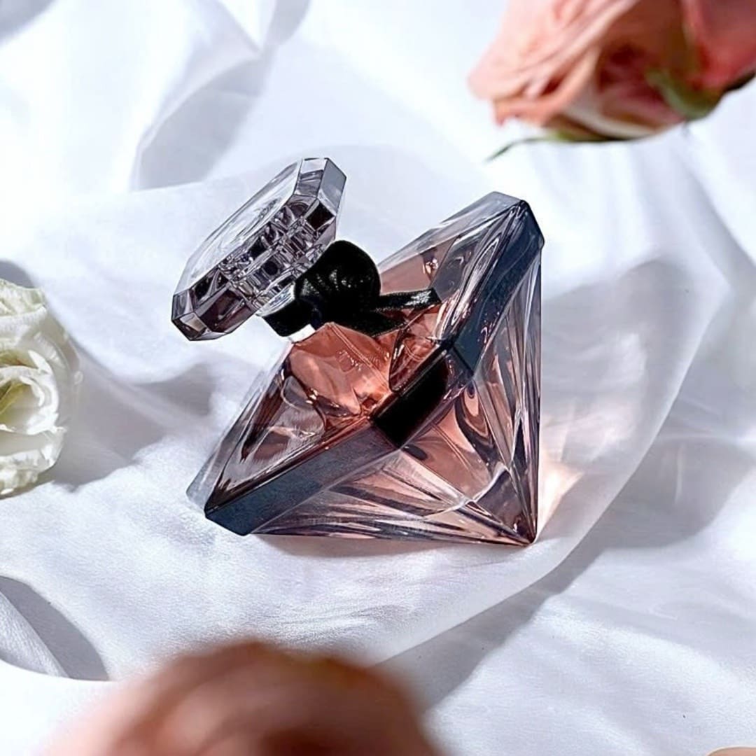 Nước Hoa Lancôme Tresor La Nuit: Hương Thơm Quyến Rũ Cho Đêm Lãng Mạn